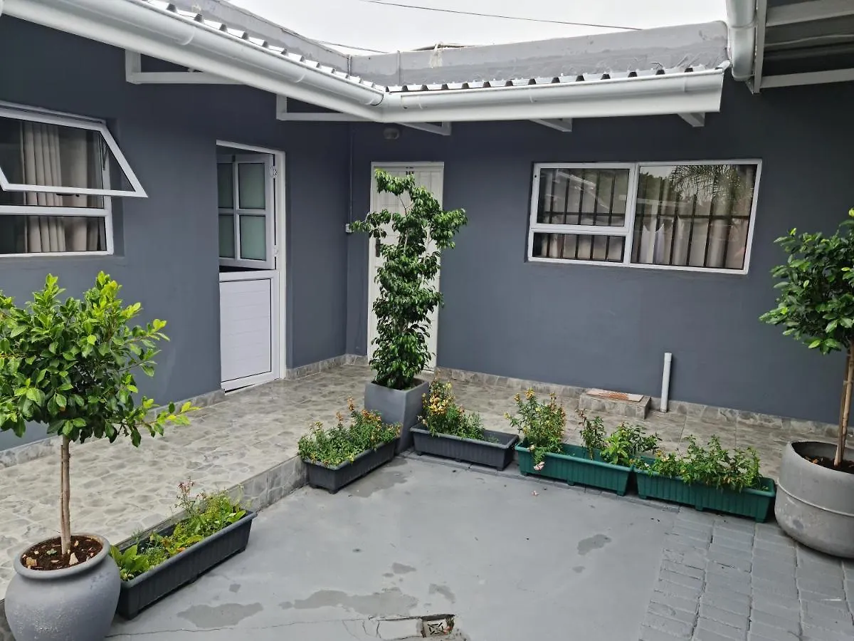 Hasate Guest House 10 Florence Street Oakdale Belliville 7530 Cape Town South African 2*,  South Africa